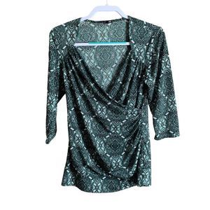 Black green and white deep v neckline flowy blouse from maurices size large